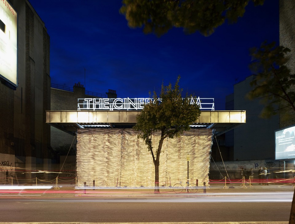 加油站大改造：路边怀旧影院